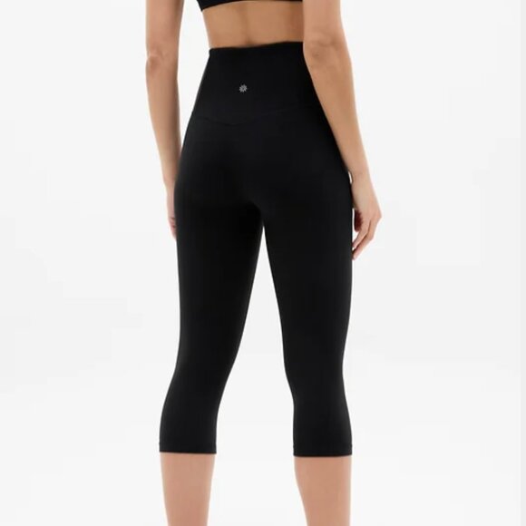 Athleta Women's ELATION ULTRA HIGH RISE CAPRI Size Small in Black - Picture 3 of 6